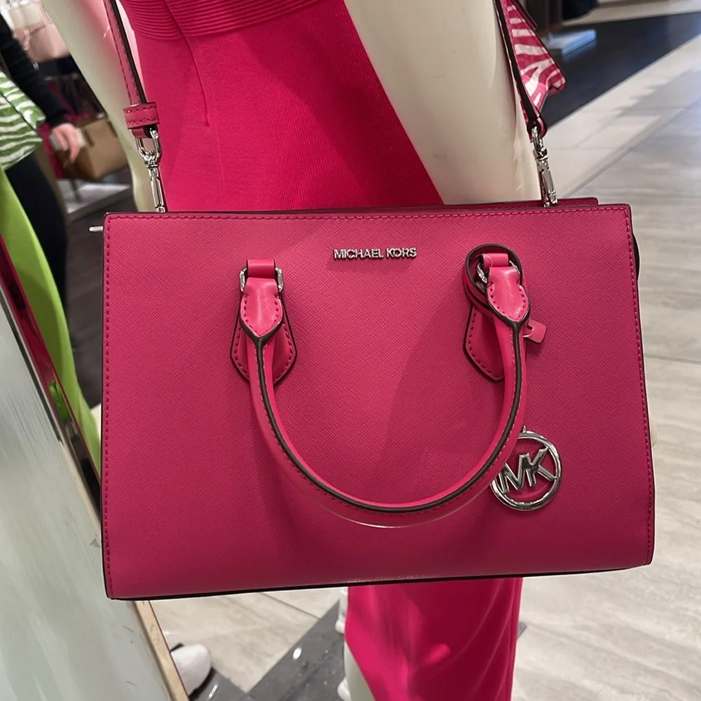Michaela Kors Sheila Medium Faux Saffiano Leather Satchel
Dragonfruit
NWT - Picture 11 of 16